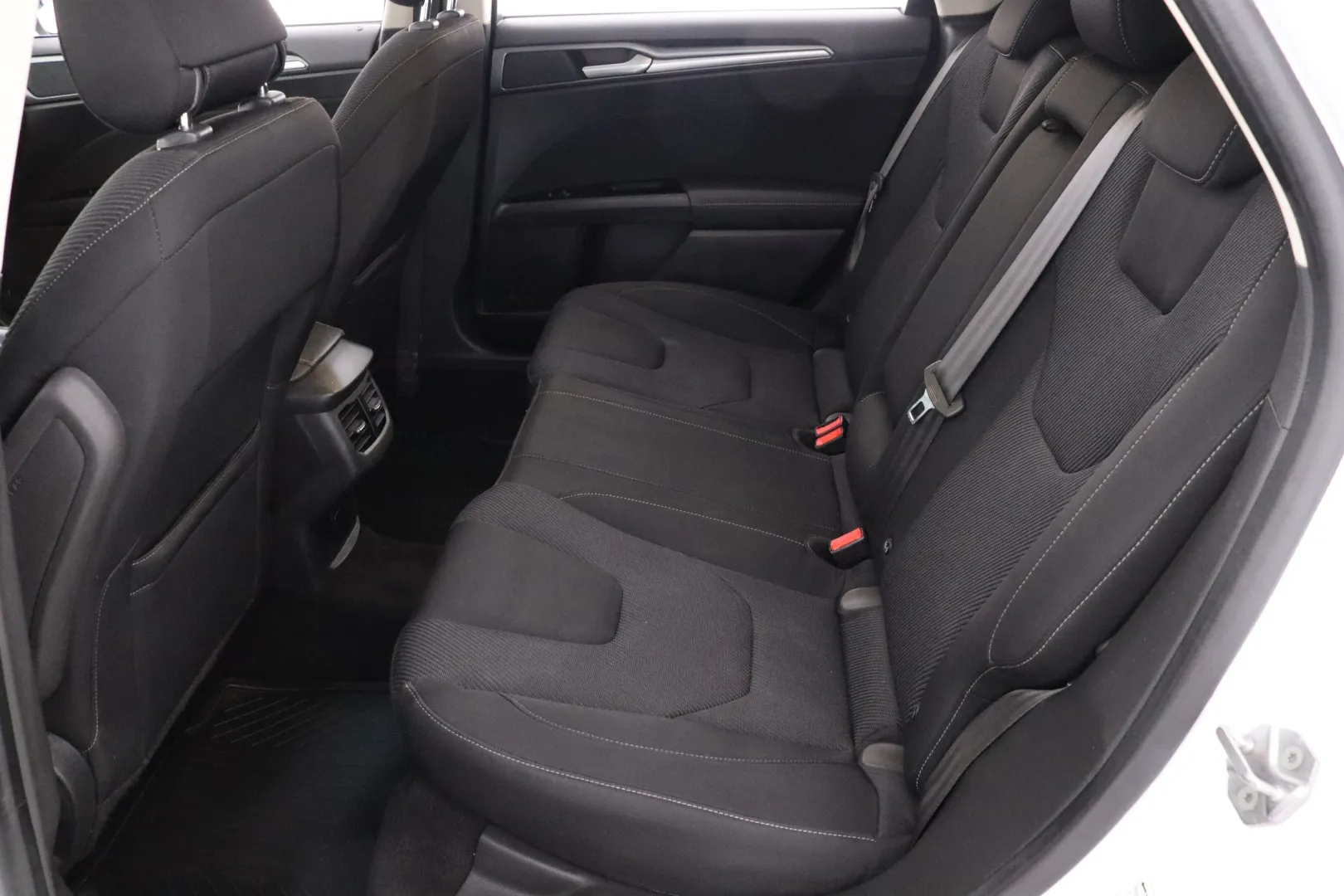 Ford Mondeo BSX-124 carousel image