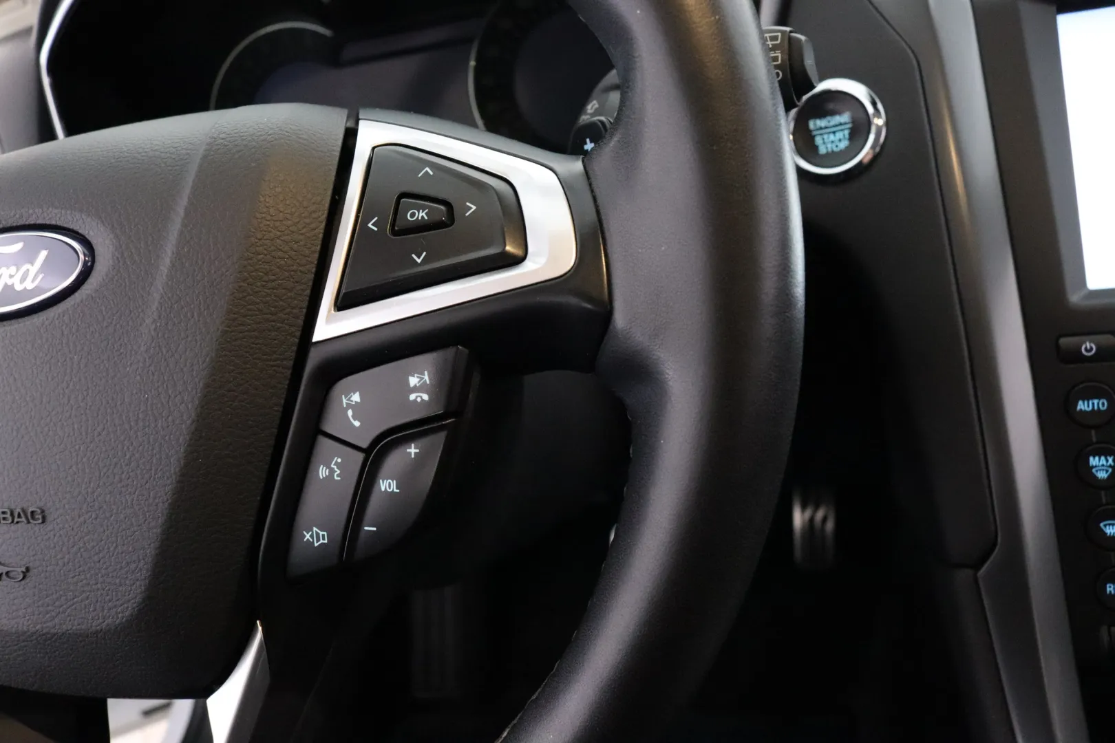 Ford Mondeo BSX-124 carousel image