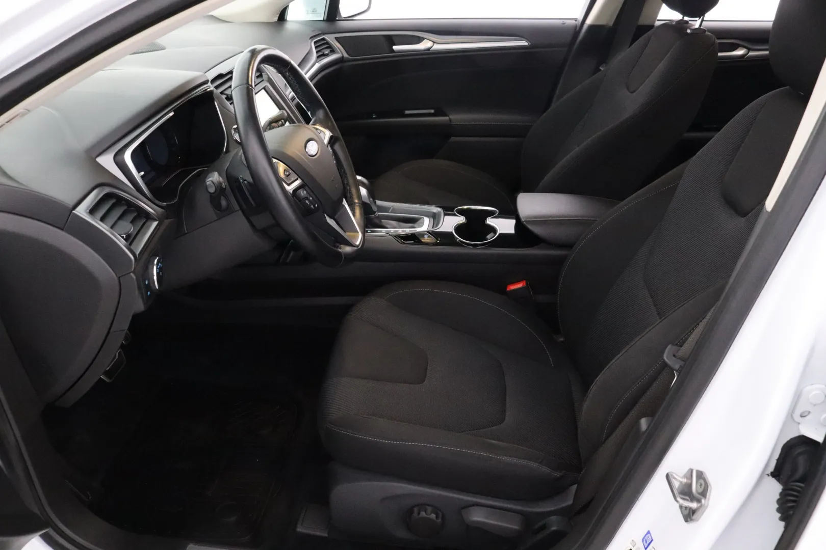 Ford Mondeo BSX-124 carousel image