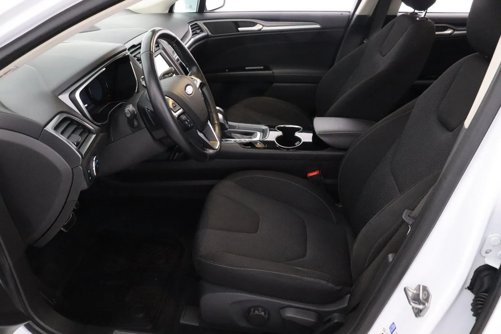 FORD Mondeo BSX-124 carousel image