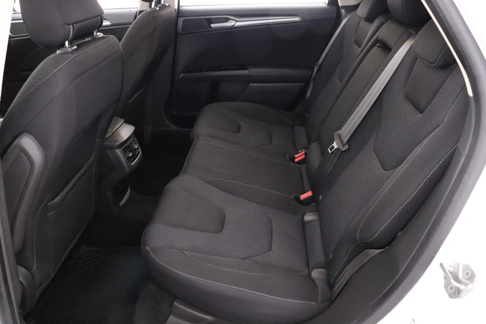 FORD Mondeo BSX-124 carousel image