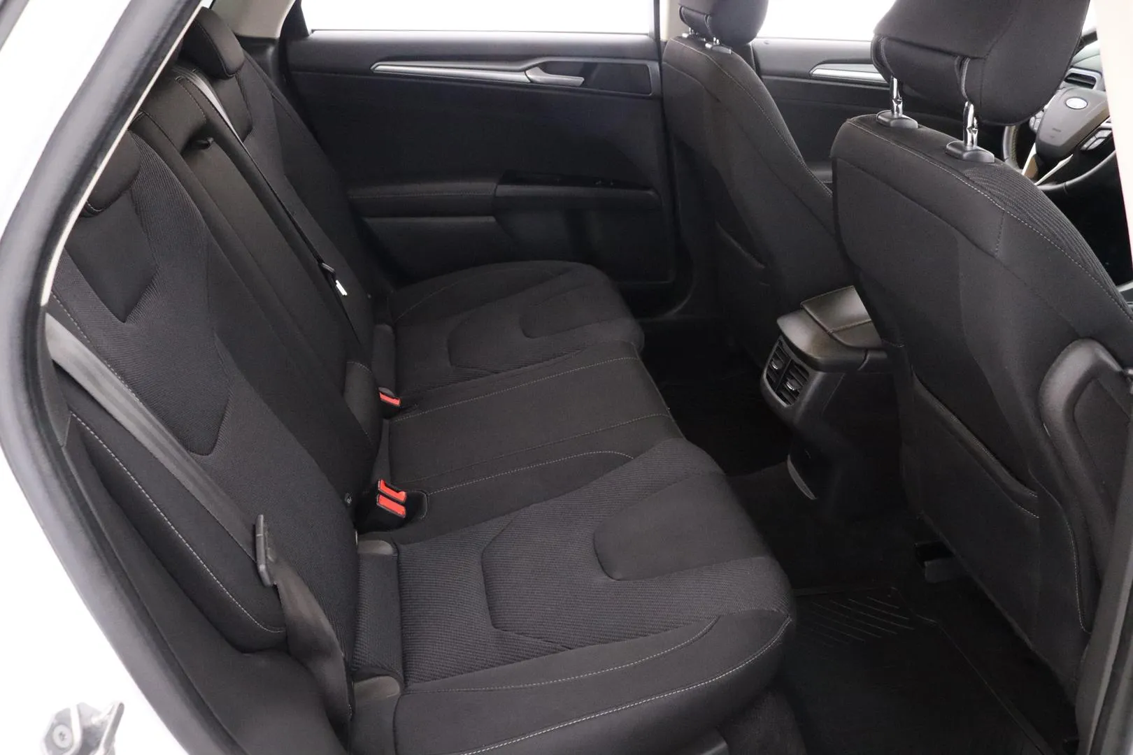 FORD Mondeo BSX-124 carousel image