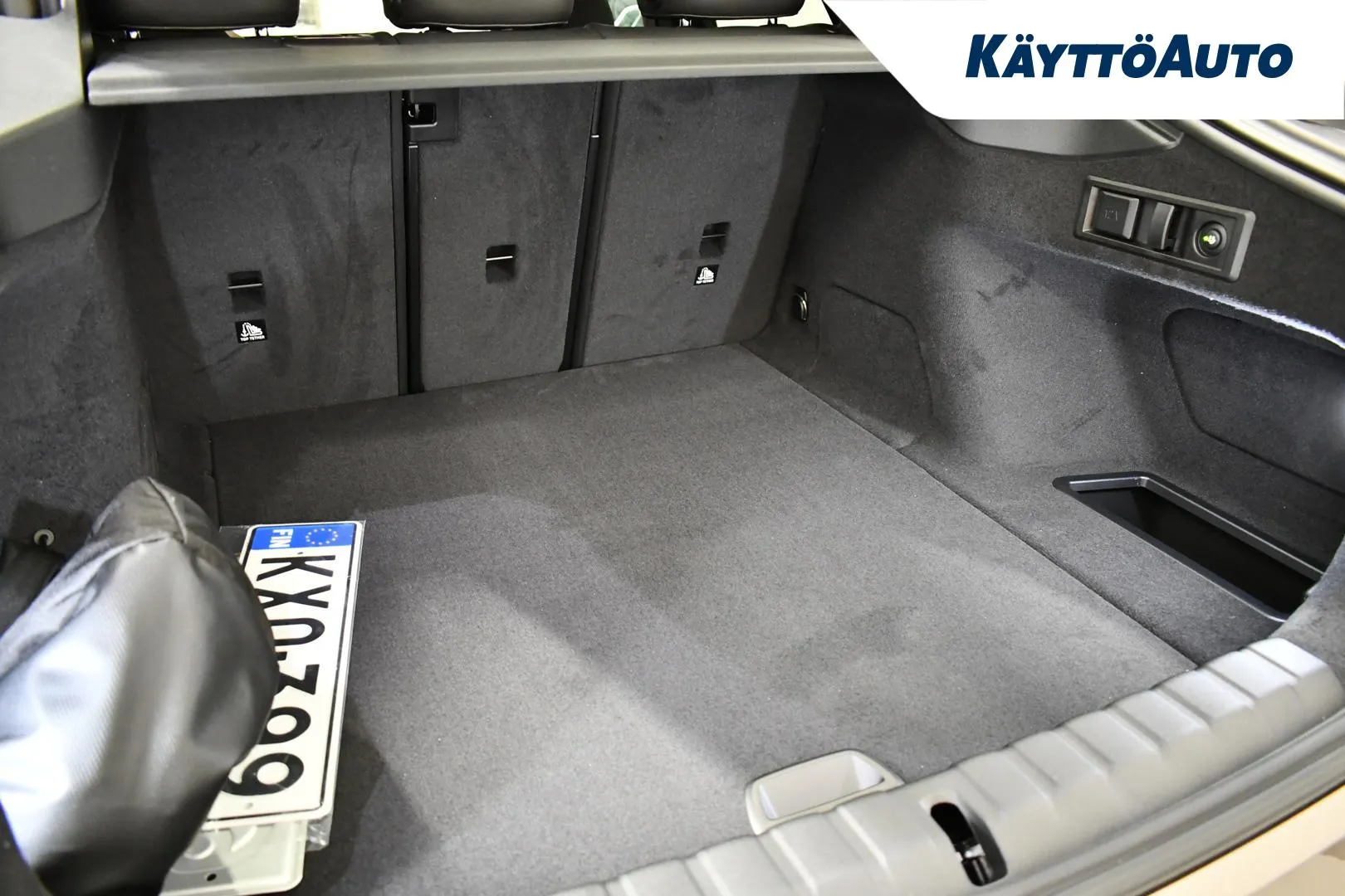 BMW i4 KXO-399 carousel image