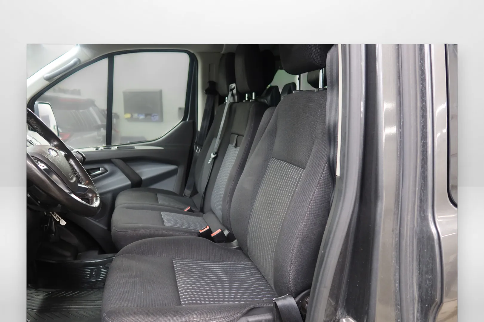 FORD Transit Custom EOR-466 carousel image