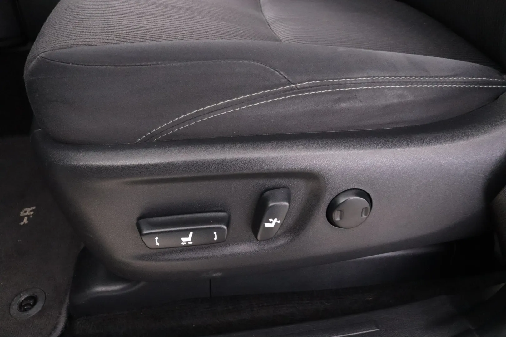 TOYOTA Land Cruiser ZOH-751 carousel image