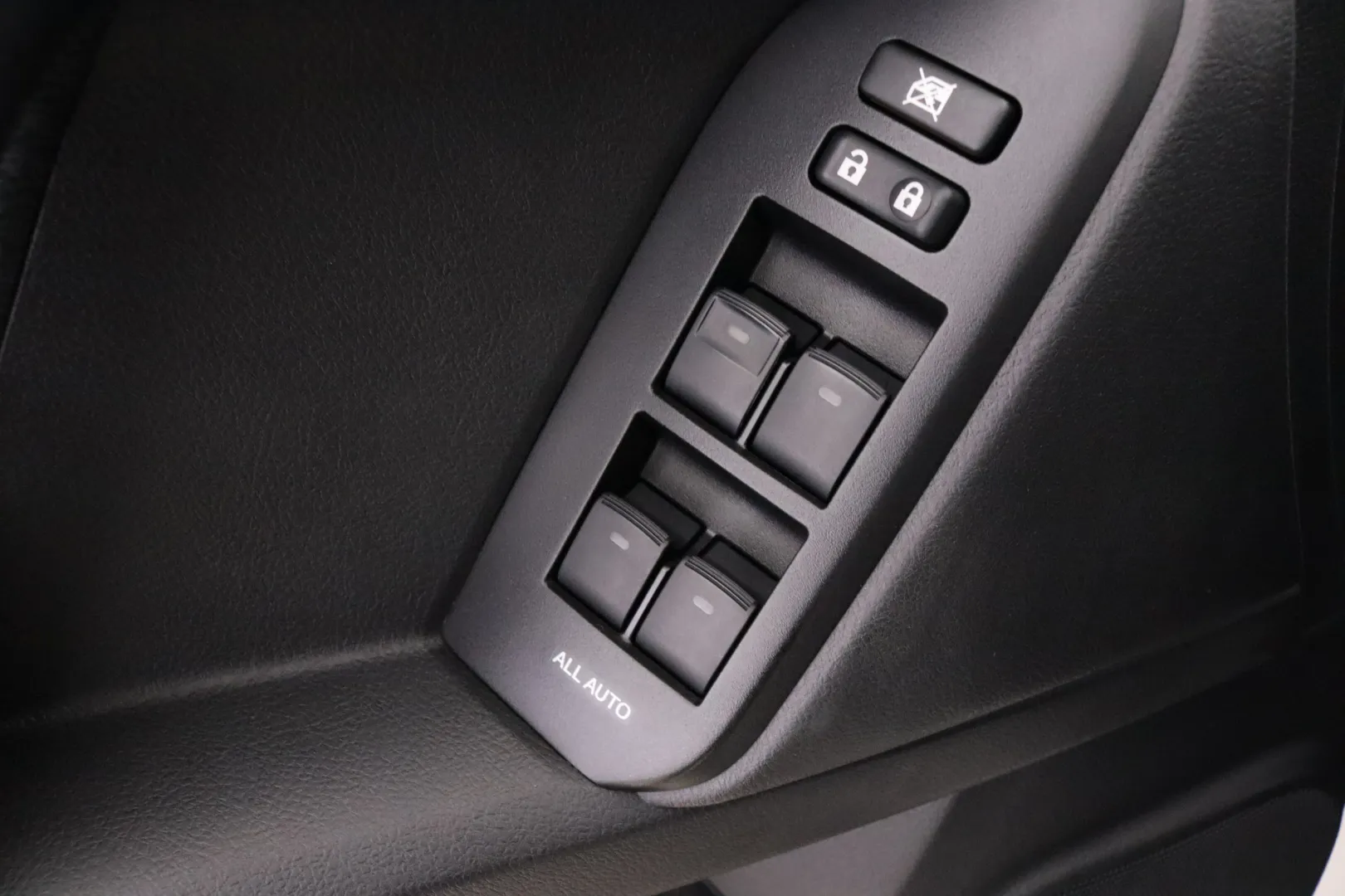 TOYOTA Land Cruiser ZOH-751 carousel image