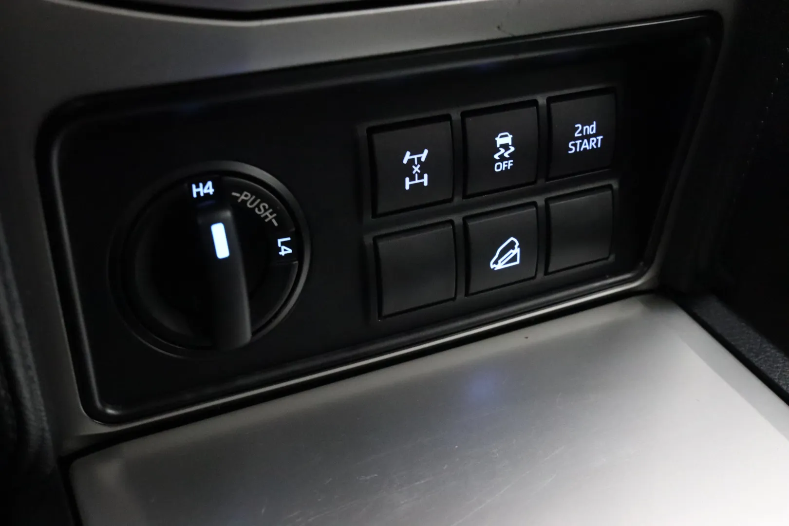 TOYOTA Land Cruiser ZOH-751 carousel image