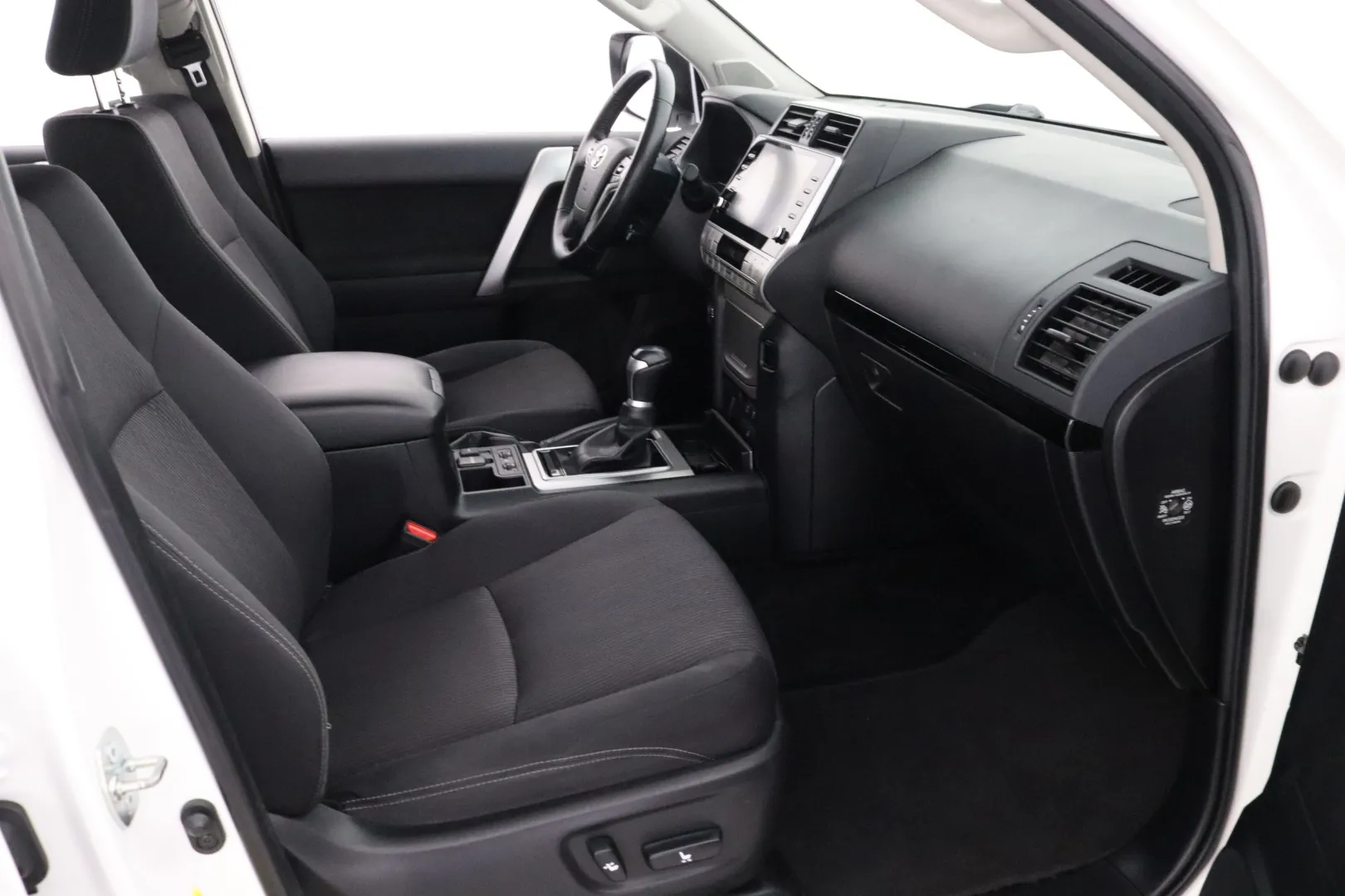 TOYOTA Land Cruiser ZOH-751 carousel image