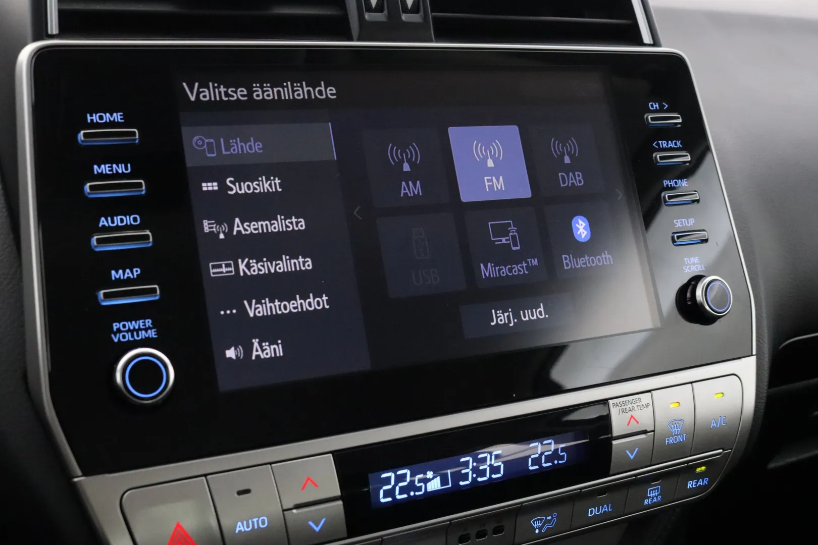 TOYOTA Land Cruiser ZOH-751 carousel image