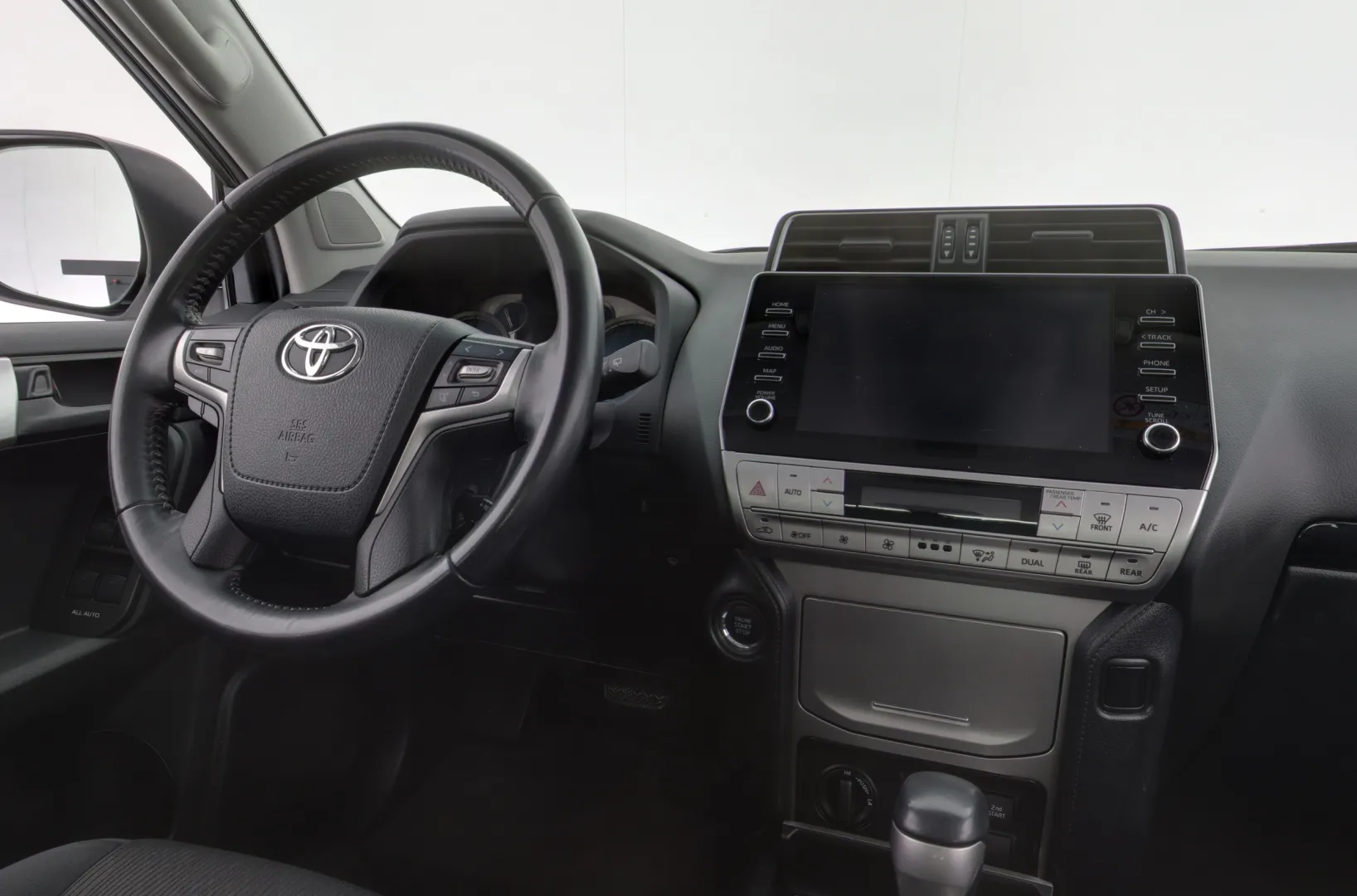 TOYOTA Land Cruiser ZOH-751 carousel image