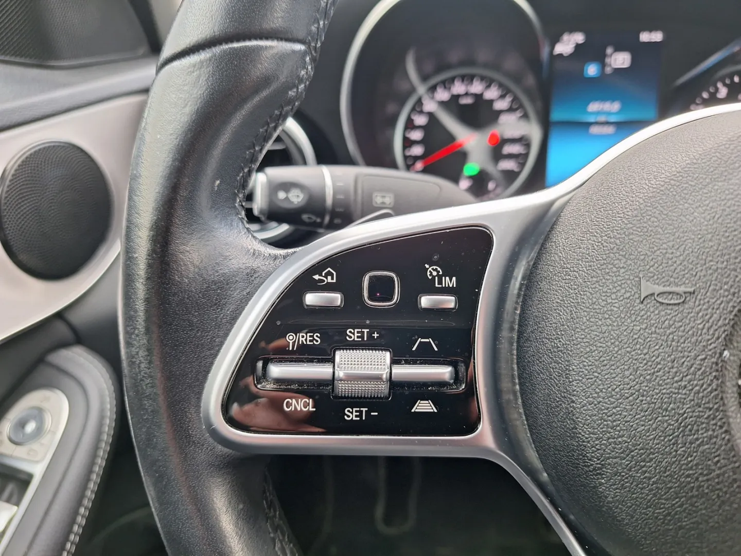 MERCEDES-BENZ C CMI-128 carousel image