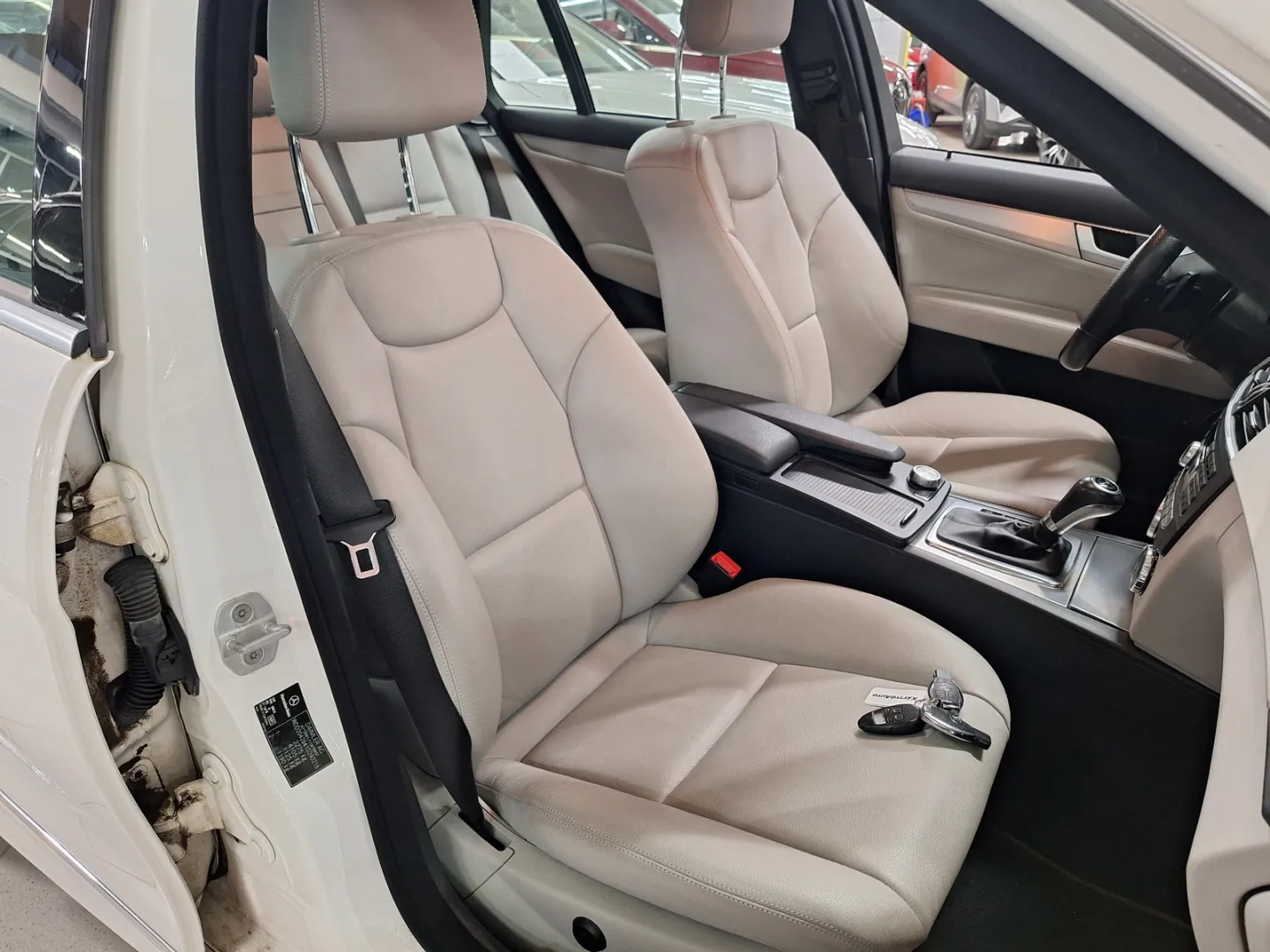 Mercedes-Benz C GKX-719 carousel image