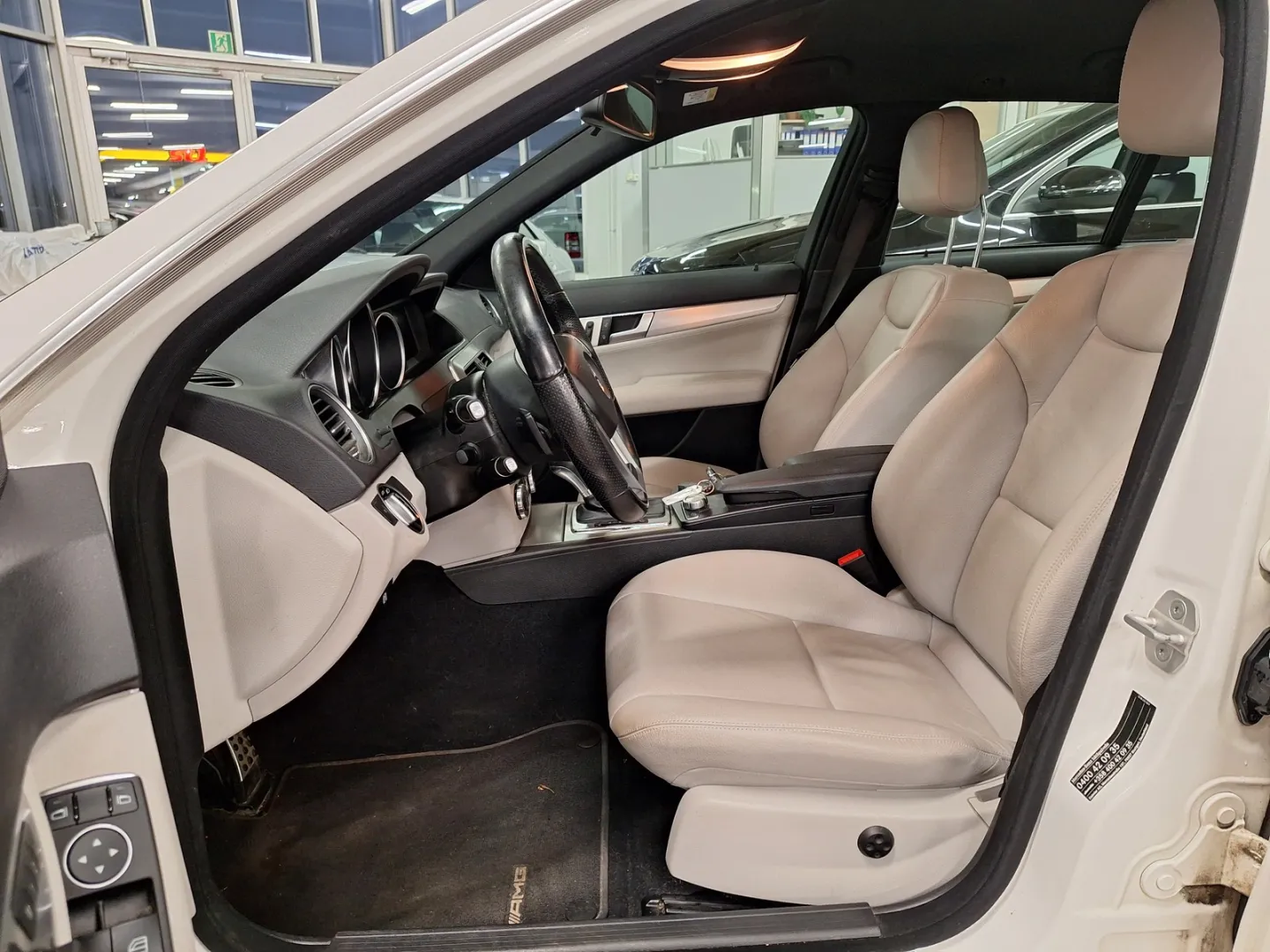 Mercedes-Benz C GKX-719 carousel image