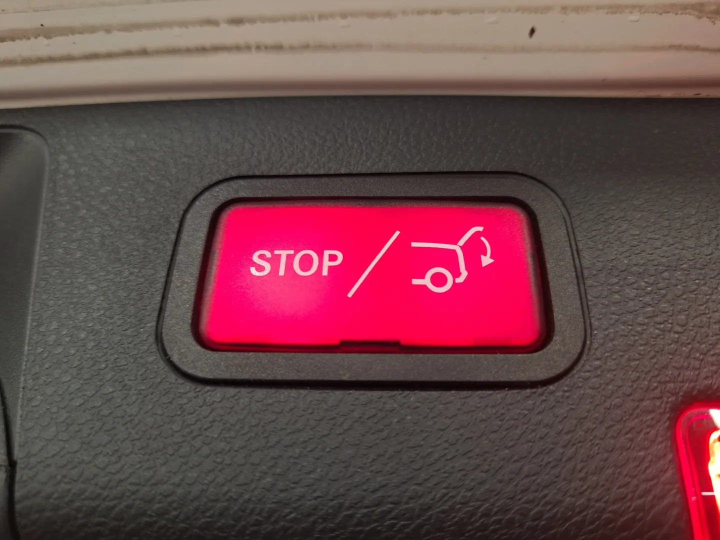 Mercedes-Benz C GKX-719 carousel image