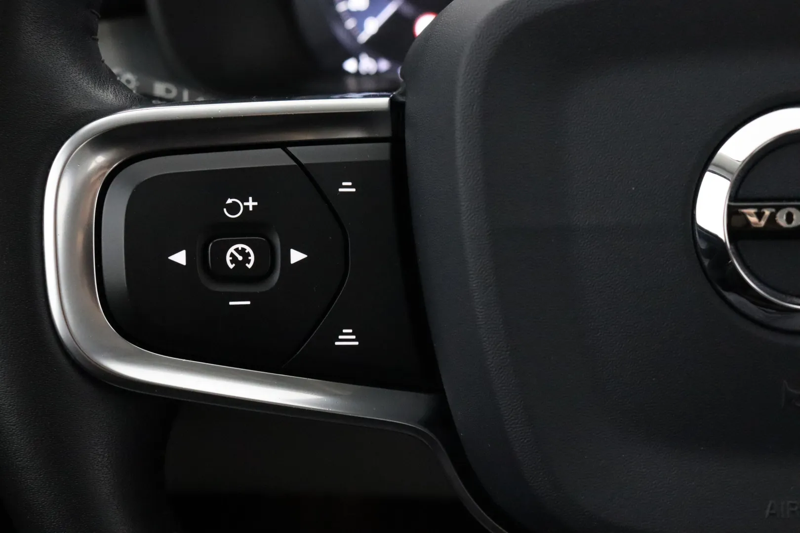 VOLVO XC40 EUS-574 carousel image