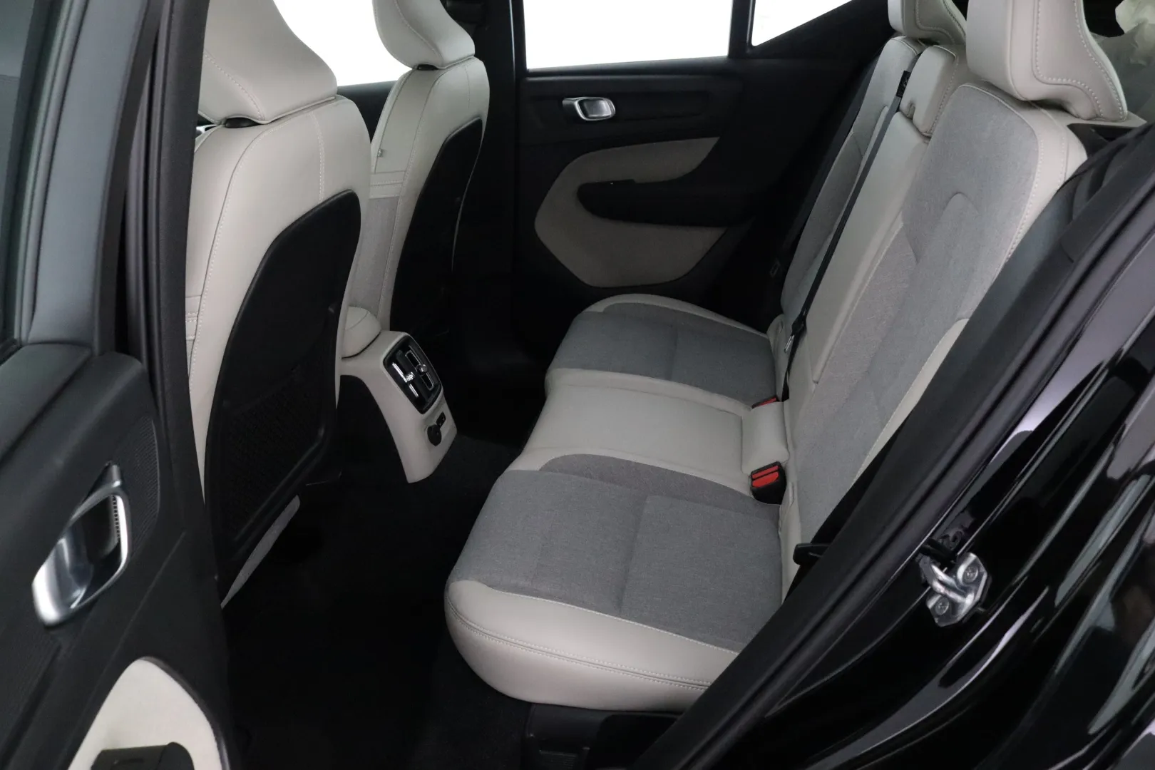 VOLVO XC40 EUS-574 carousel image