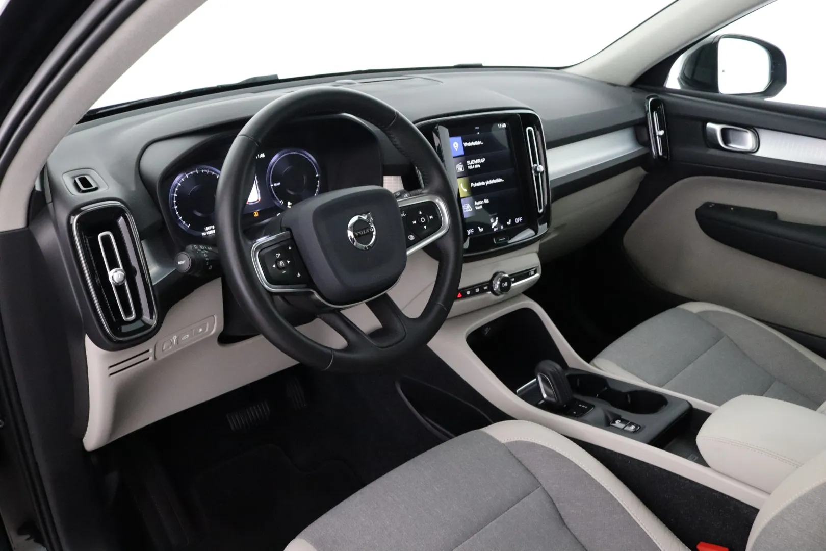 VOLVO XC40 EUS-574 carousel image