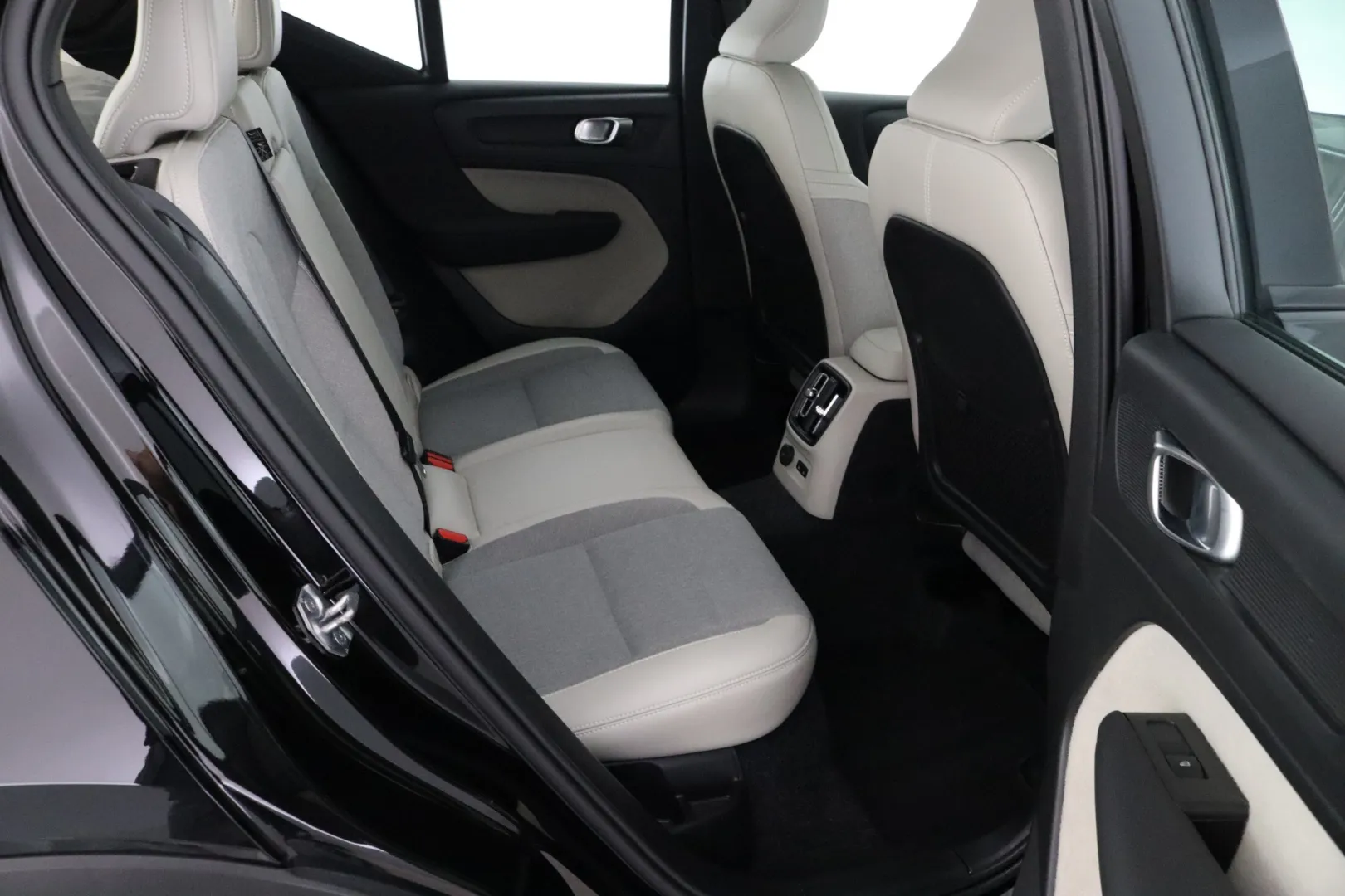 VOLVO XC40 EUS-574 carousel image