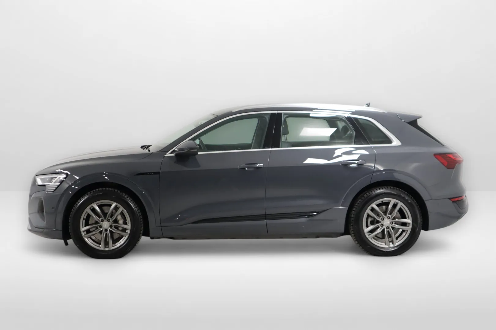 AUDI Q8 e-tron CRL-546 carousel image