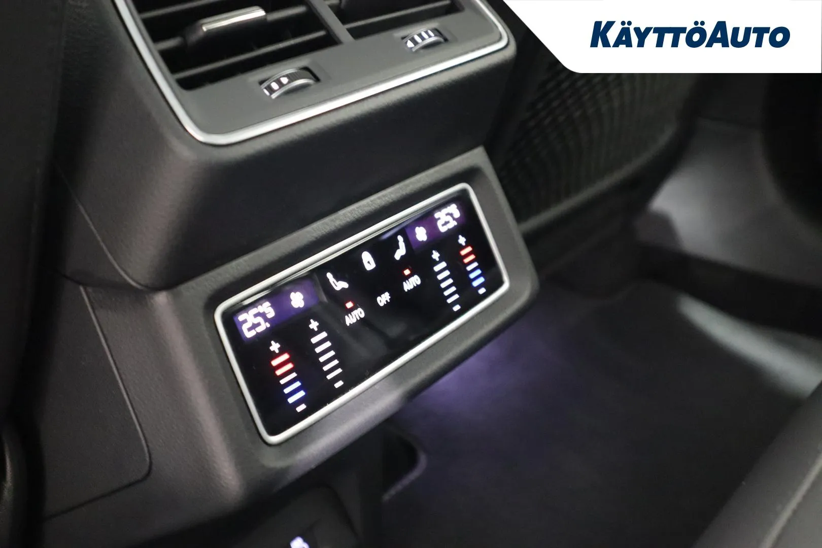 AUDI Q8 e-tron CRL-546 carousel image