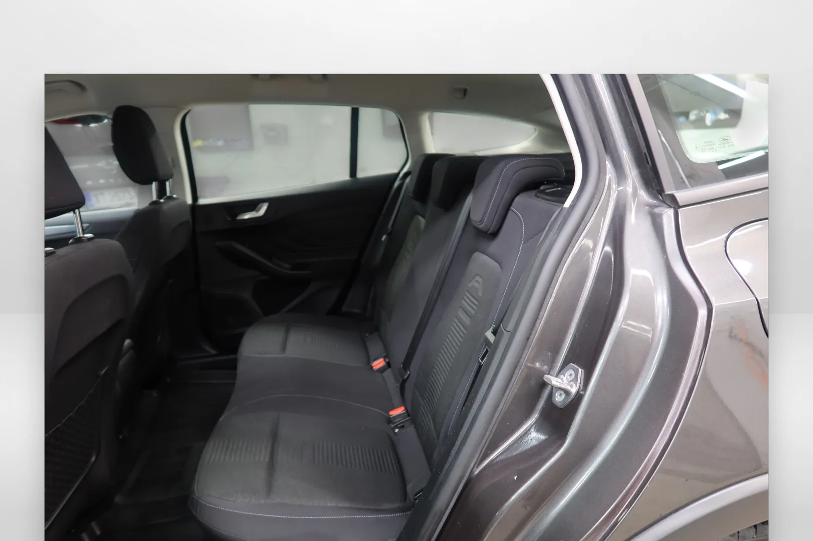 FORD Focus XVU-802 carousel image