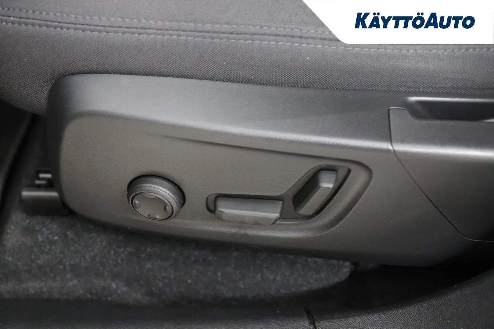 VOLVO XC40 GPC-752 carousel image