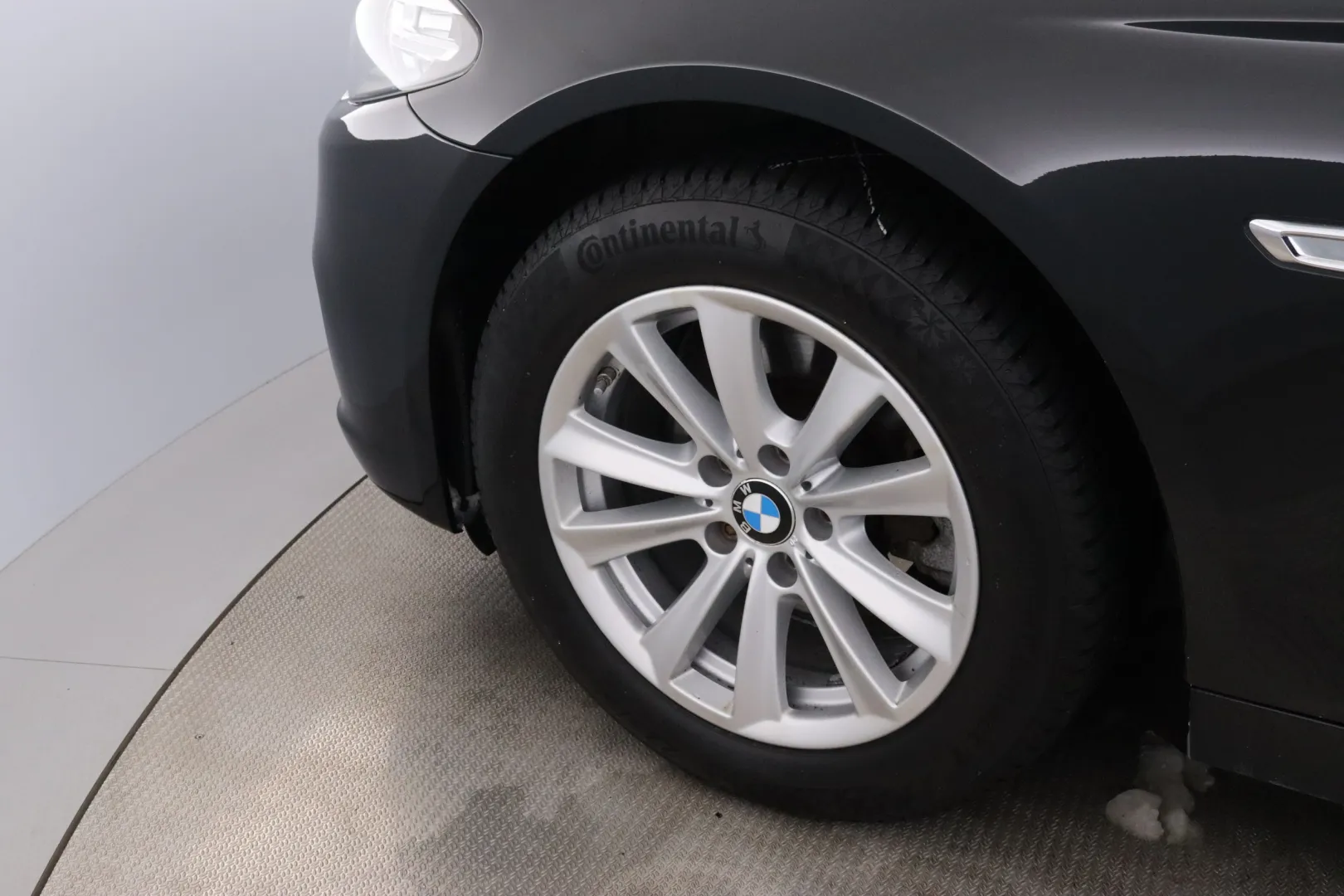 BMW 520 MSY-502 carousel image