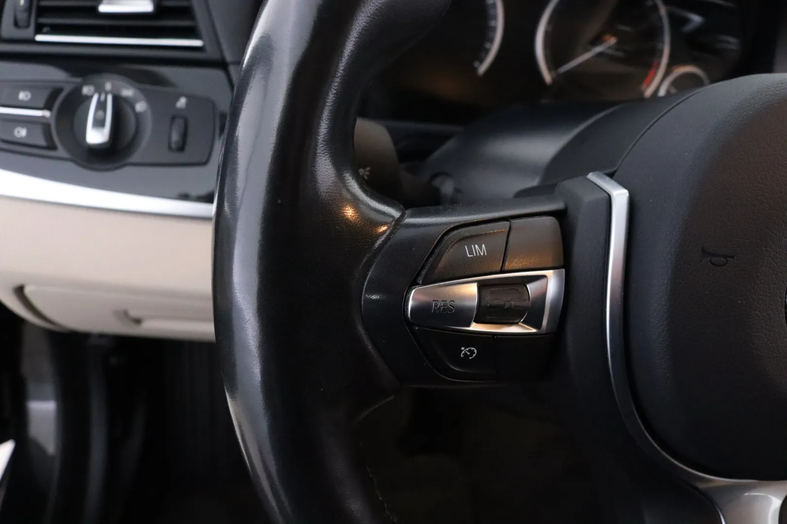 BMW 520 MSY-502 carousel image