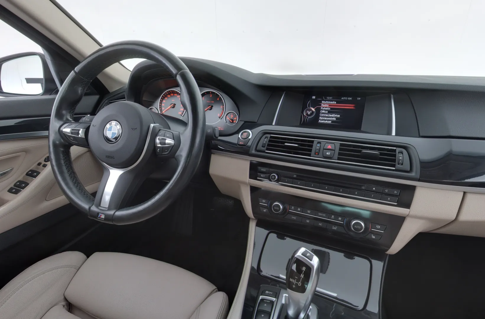 BMW 520 MSY-502 carousel image