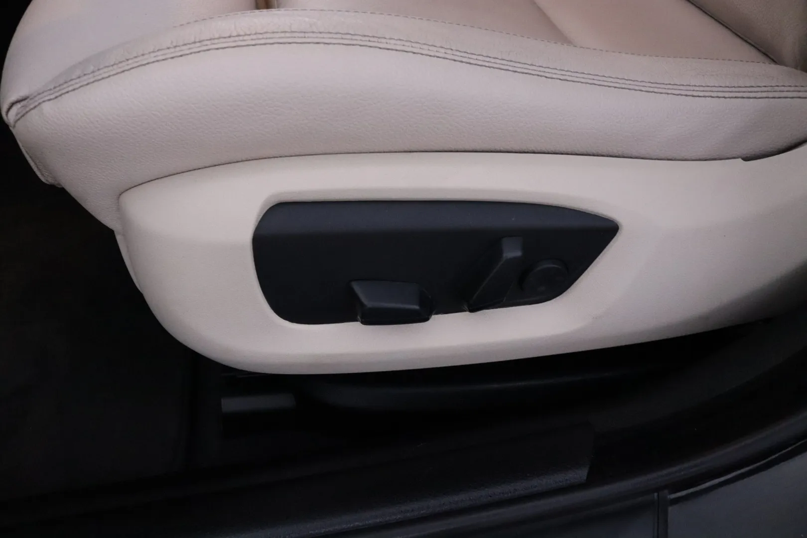 BMW 520 MSY-502 carousel image