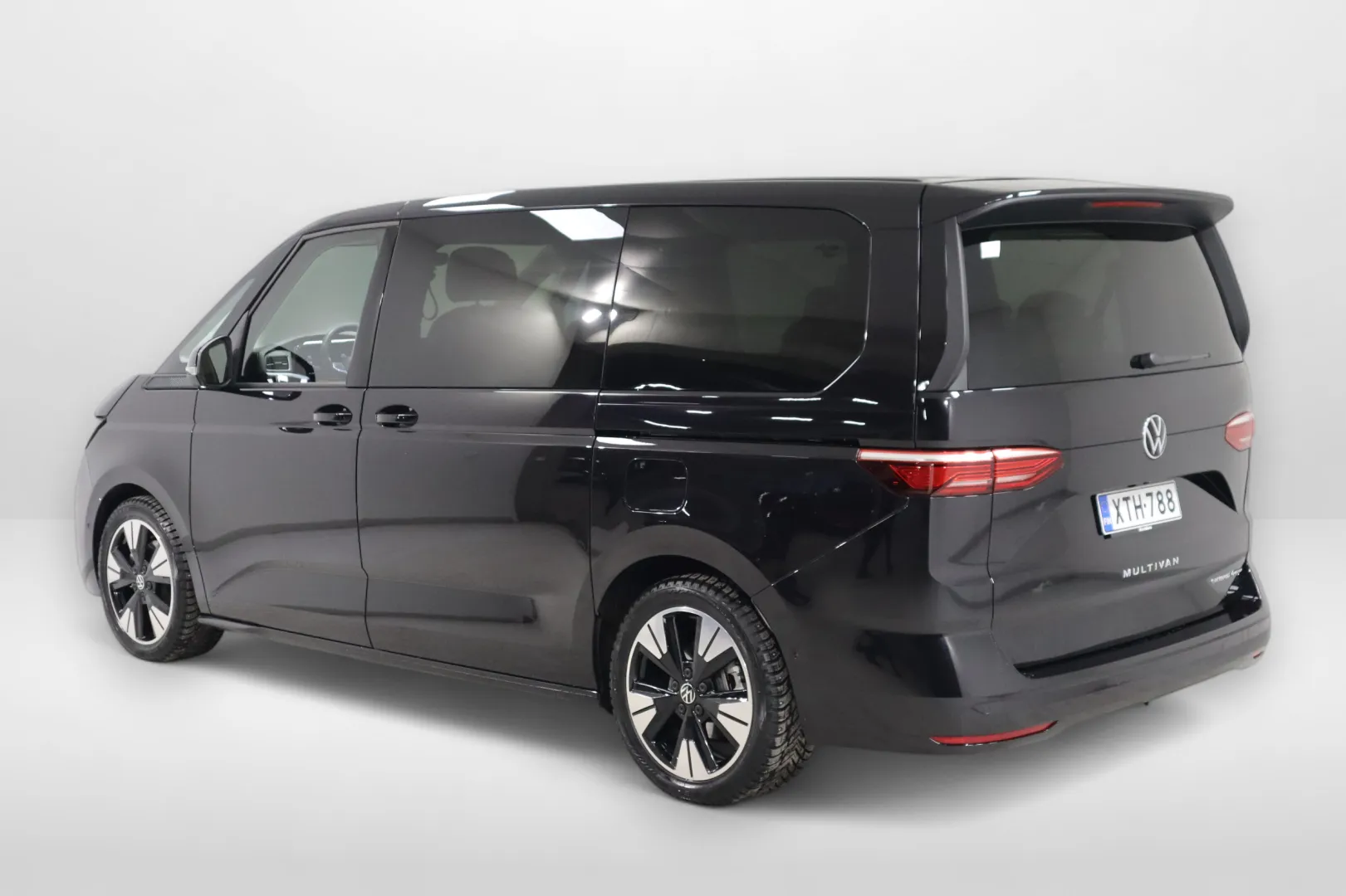 Volkswagen Multivan XTH-788 carousel image