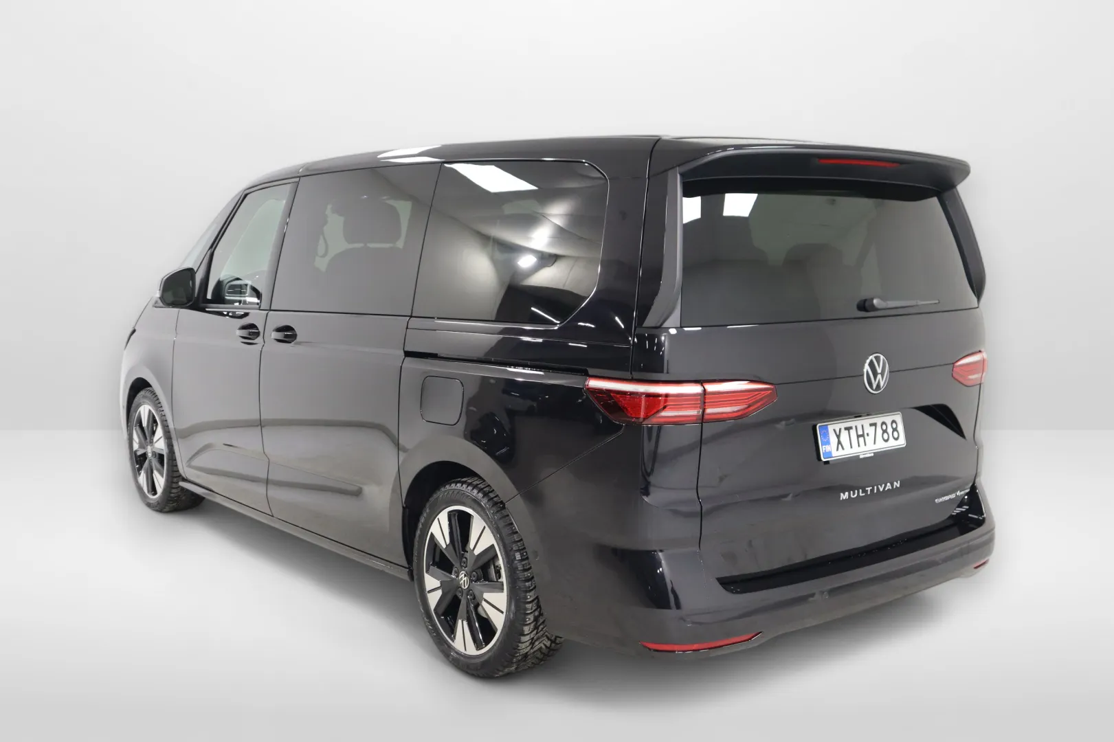 Volkswagen Multivan XTH-788 carousel image