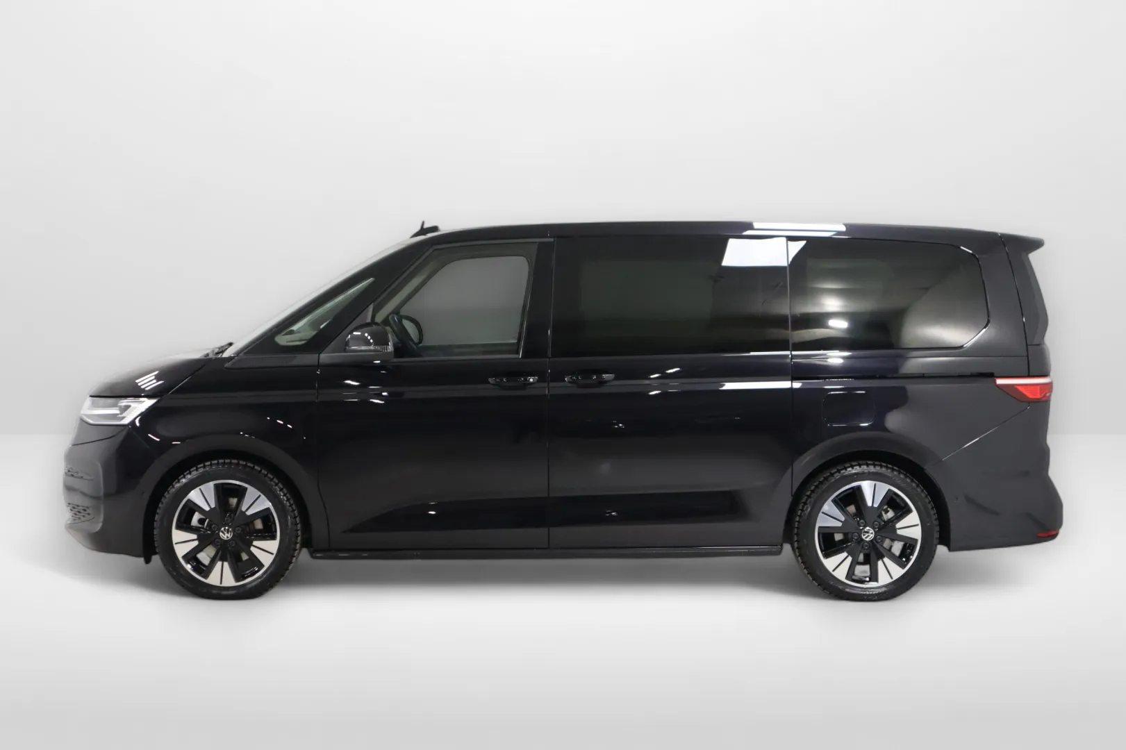 Volkswagen Multivan XTH-788 carousel image