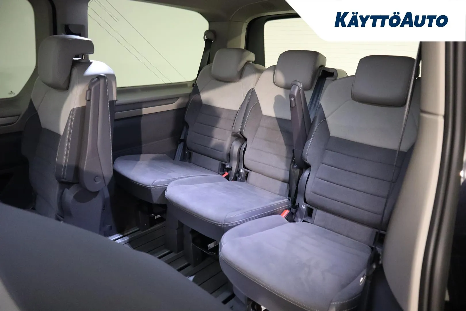 Volkswagen Multivan XTH-788 carousel image