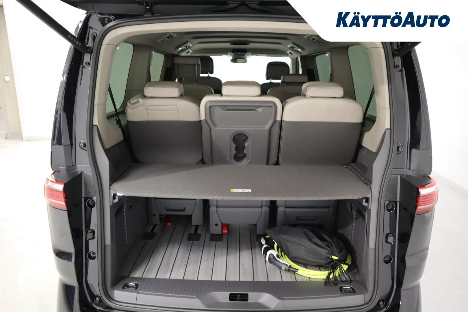 Volkswagen Multivan XTH-788 carousel image