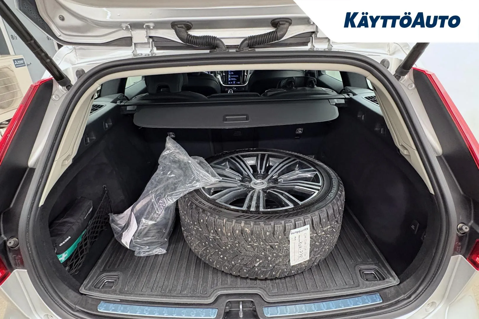 VOLVO V60 KUK-778 carousel image