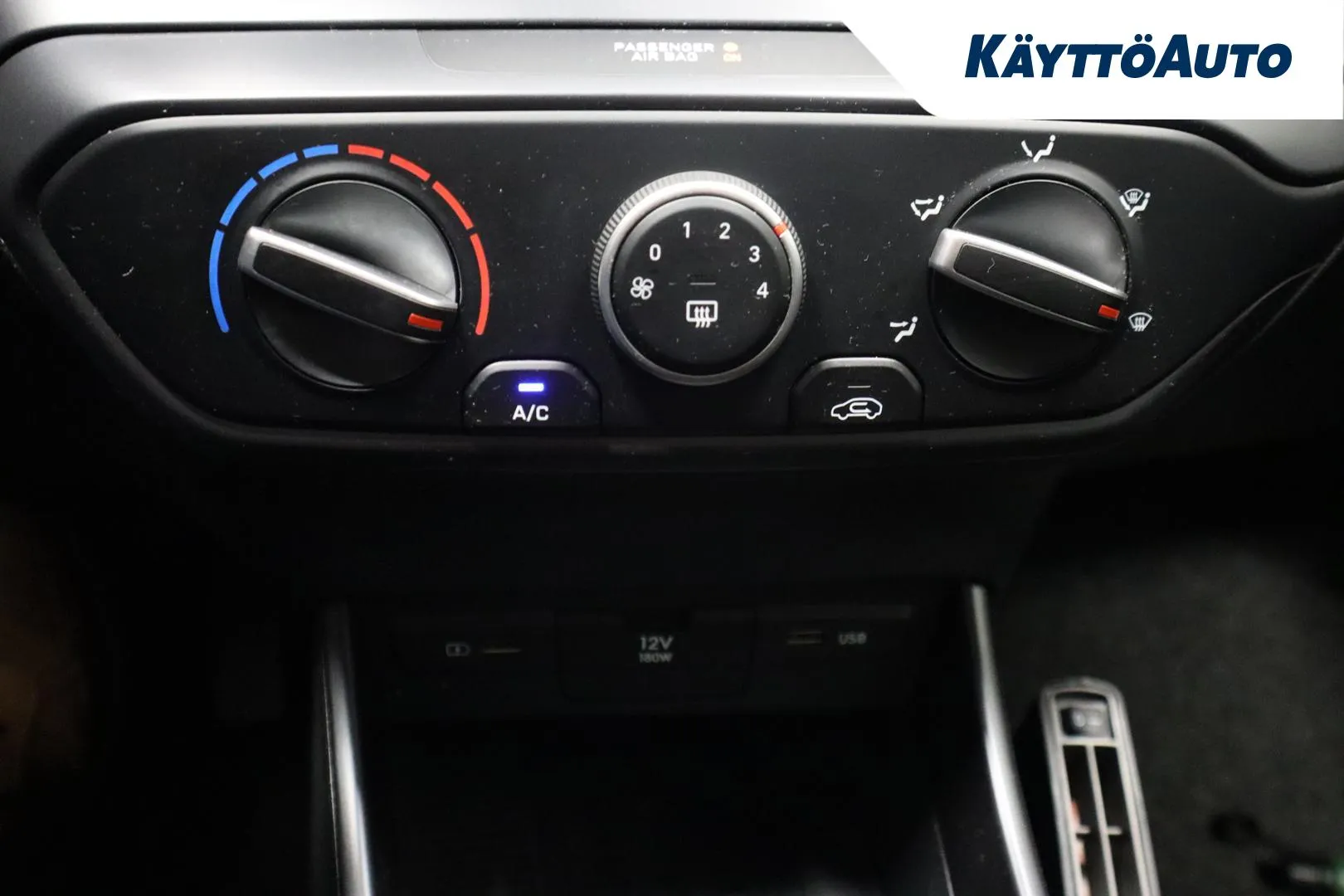 HYUNDAI i20 Hatchback YJE-481 carousel image