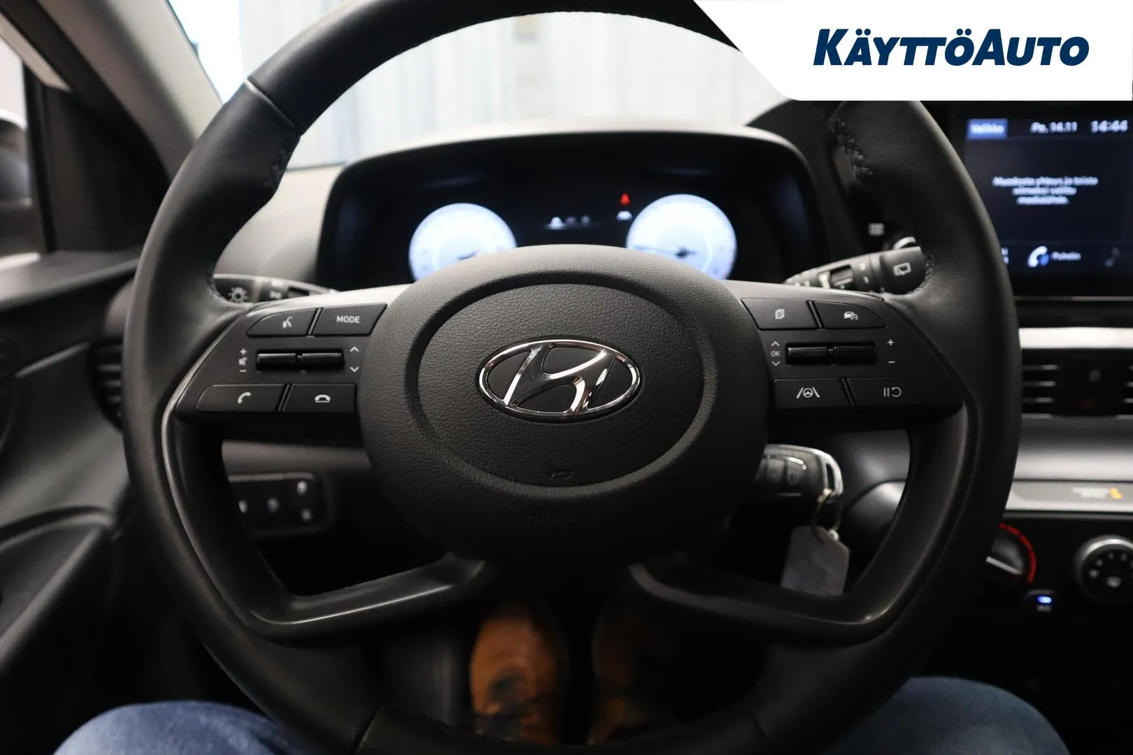 HYUNDAI i20 Hatchback YJE-481 carousel image