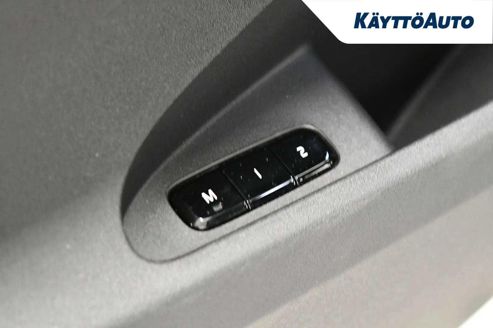 POLESTAR 2 OZU-497 carousel image