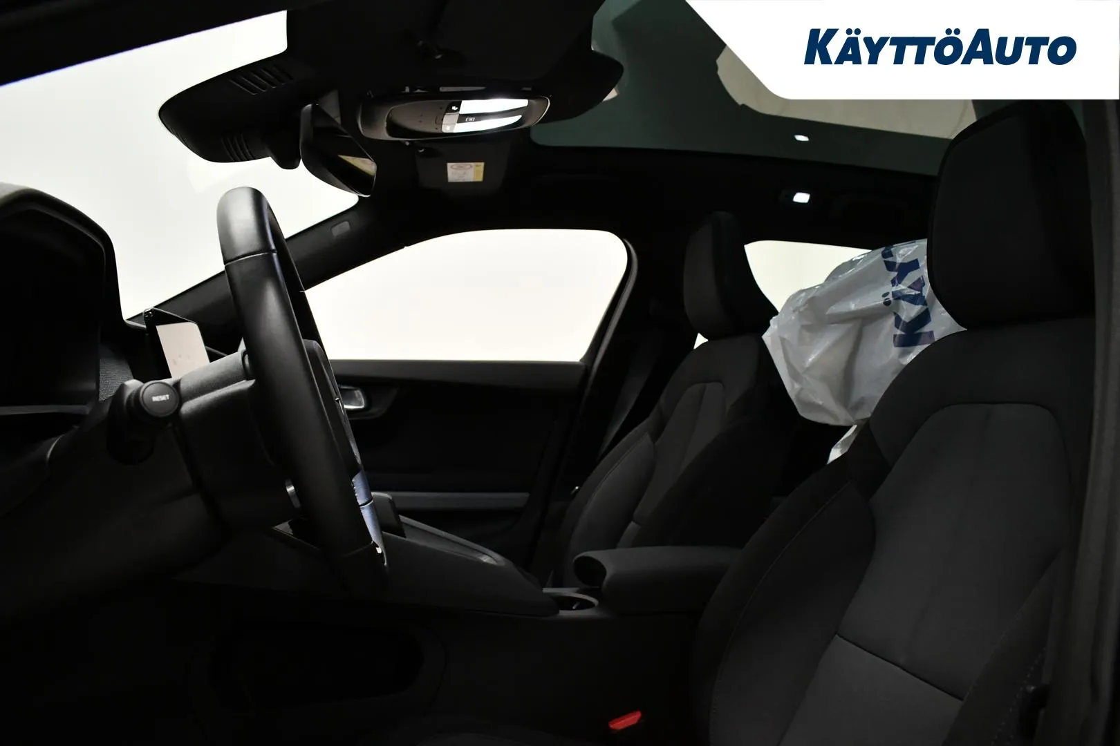 POLESTAR 2 OZU-497 carousel image