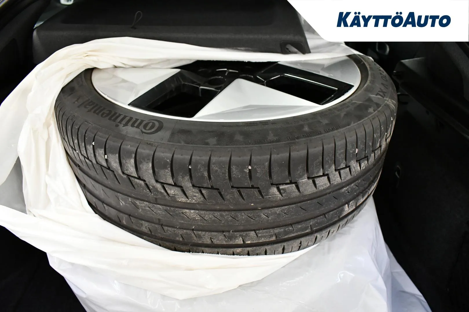 POLESTAR 2 OZU-497 carousel image