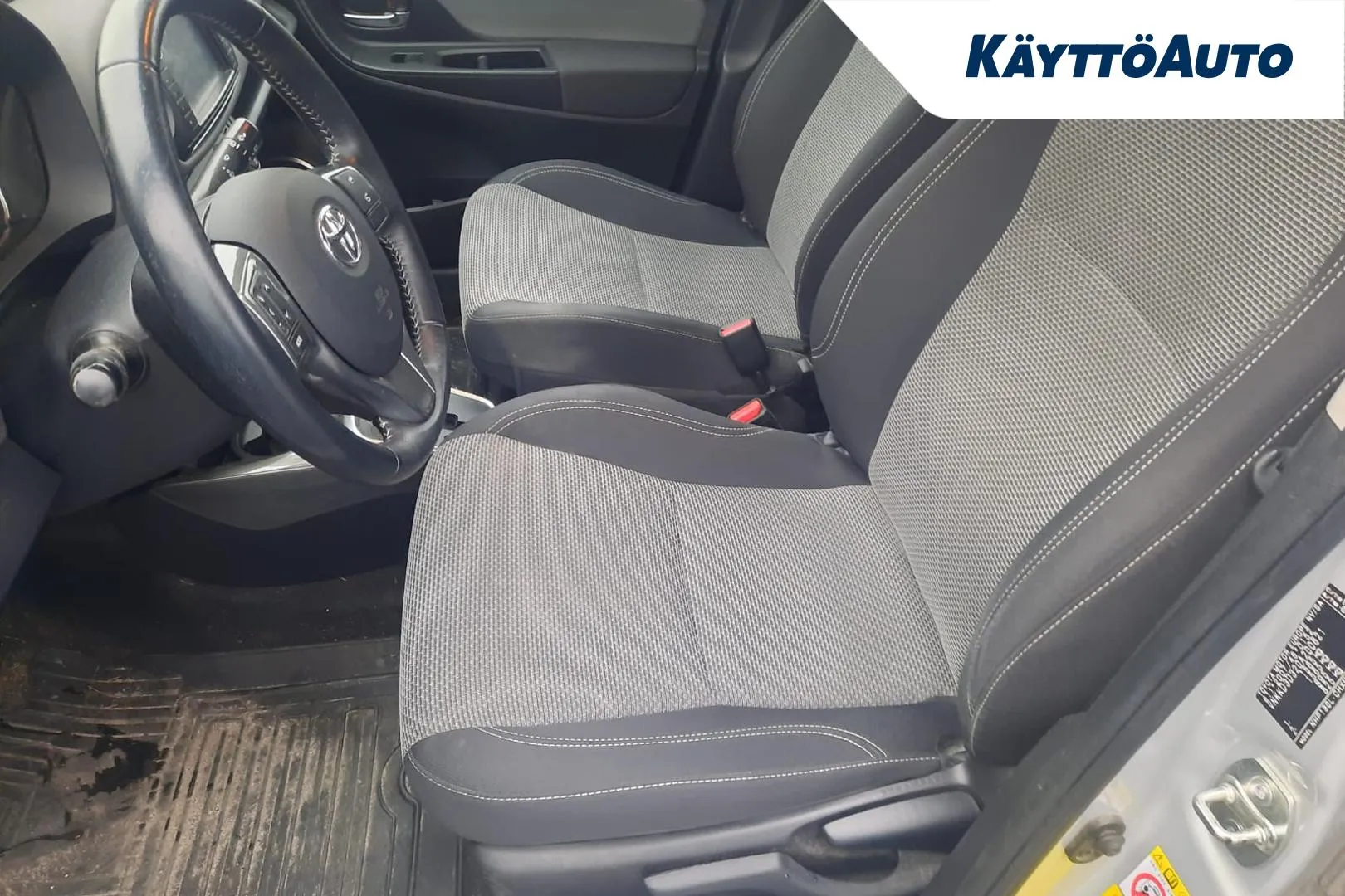 TOYOTA Yaris ENS-802 carousel image