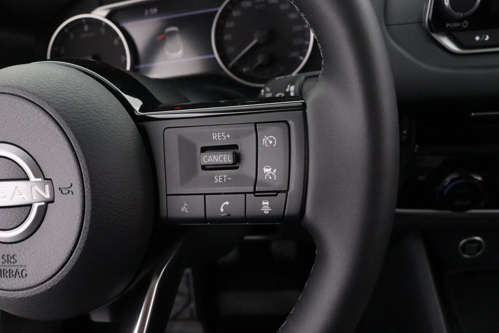 NISSAN Qashqai MPR-986 carousel image