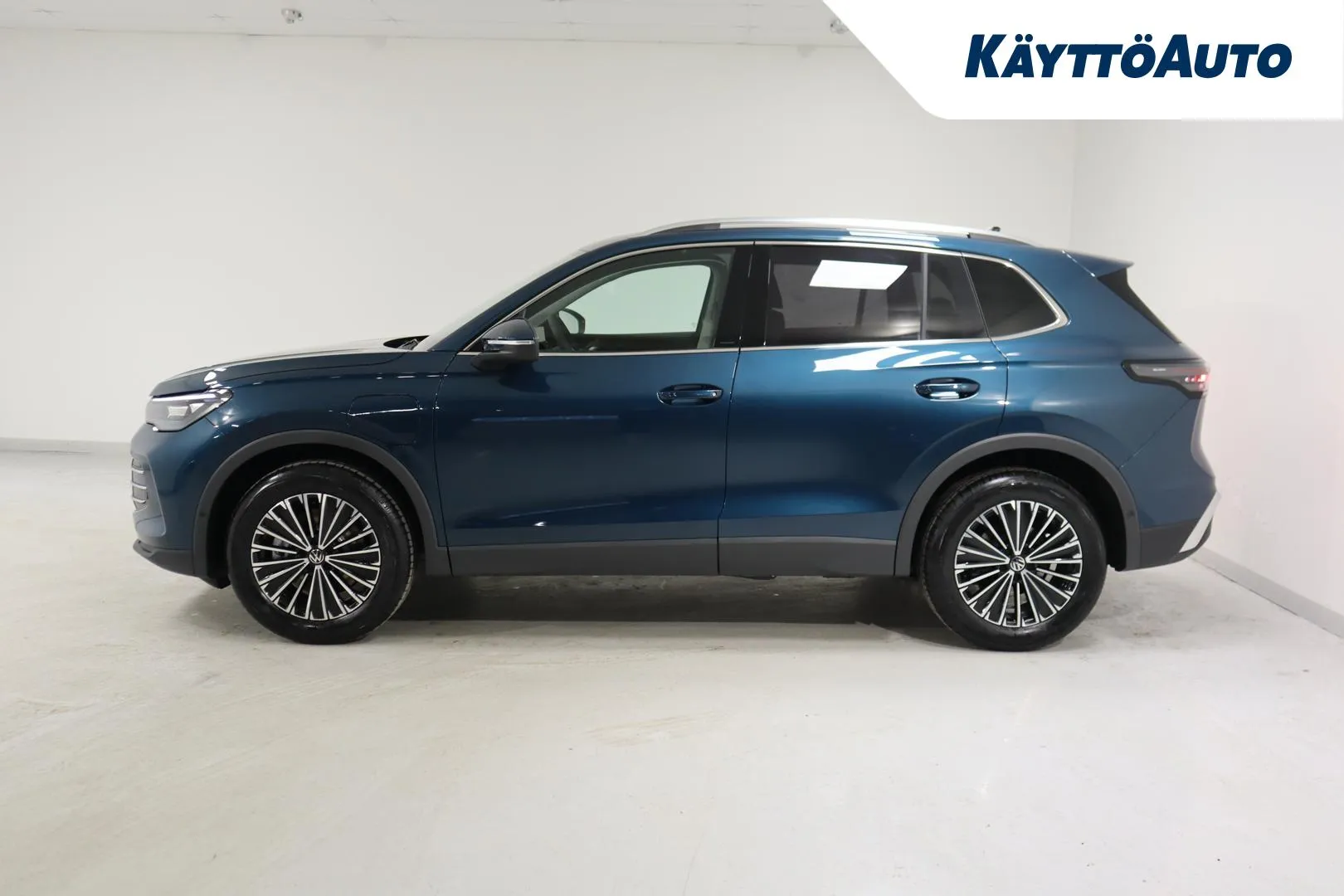 Volkswagen Tiguan LTL-587 carousel image