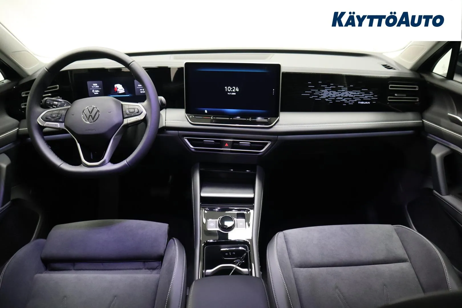 Volkswagen Tiguan LTL-587 carousel image