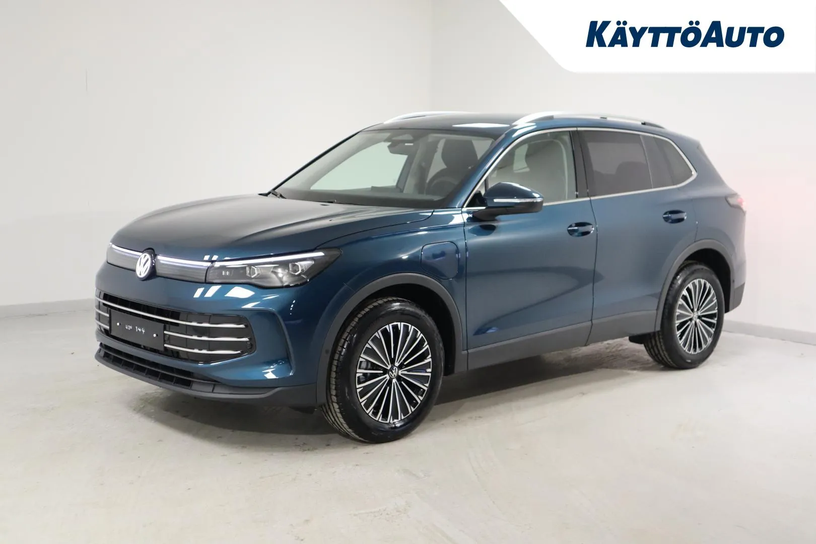 Volkswagen Tiguan LTL-587 carousel image