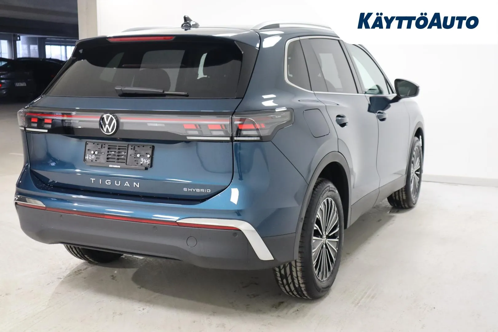 Volkswagen Tiguan LTL-587 carousel image