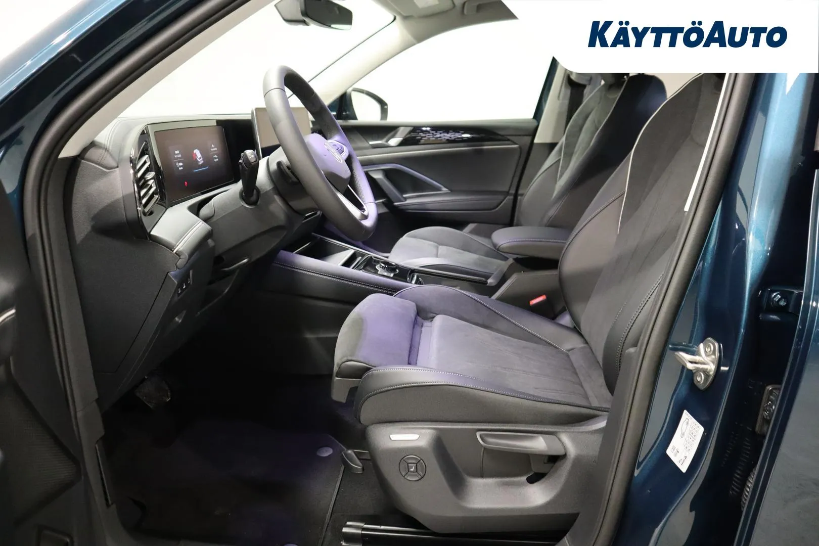 Volkswagen Tiguan LTL-587 carousel image