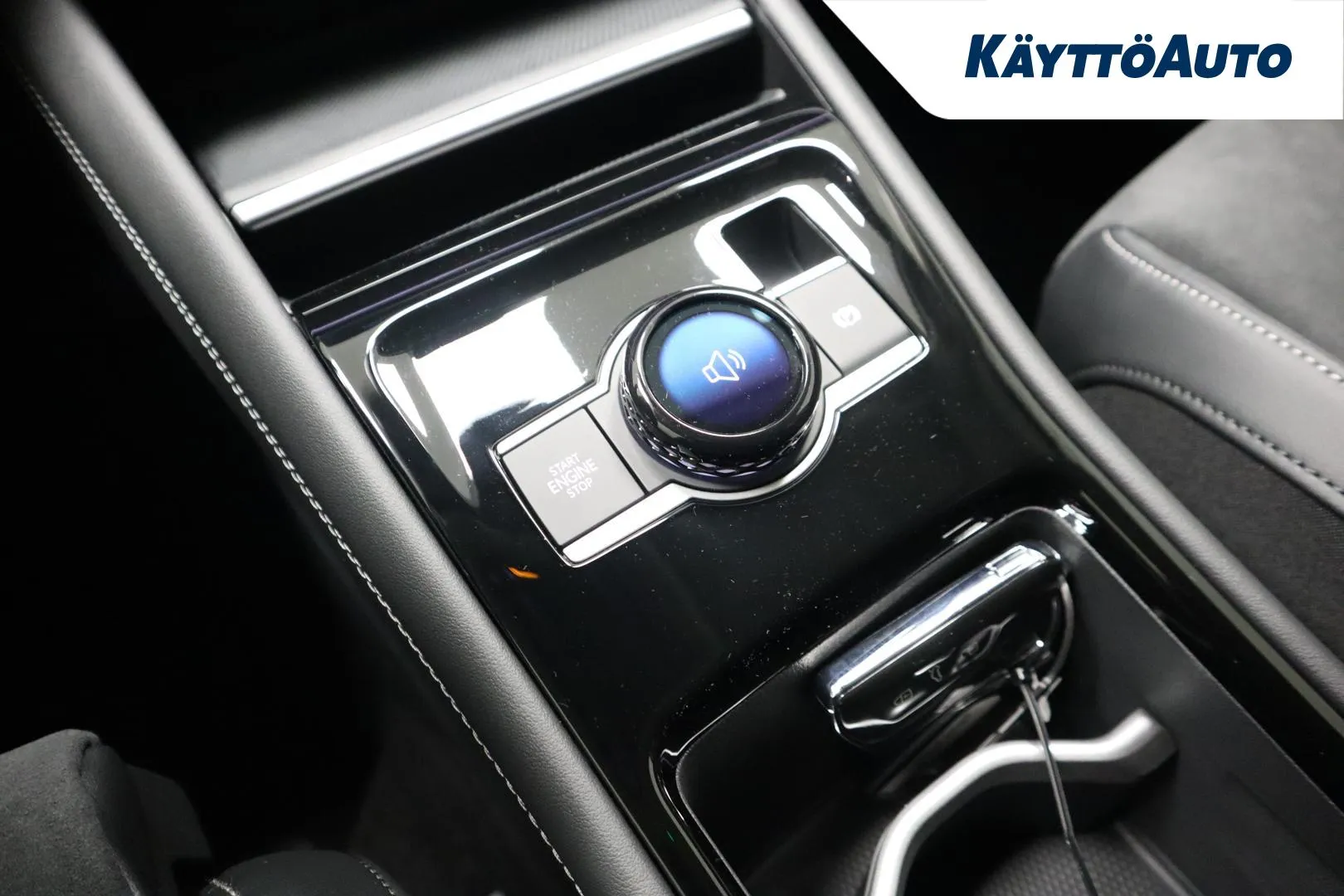 Volkswagen Tiguan LTL-587 carousel image