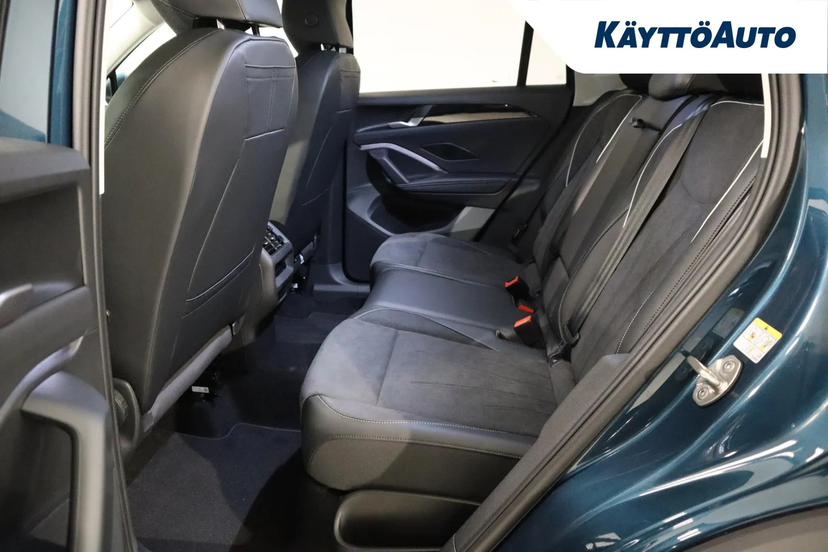 Volkswagen Tiguan LTL-587 carousel image